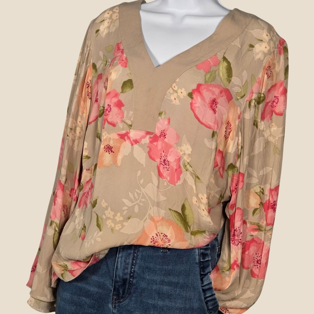 Lane Bryant Women XL 14/16 Floral 100% Silk Bell Sleeve V Neck Blouse Top Pink
